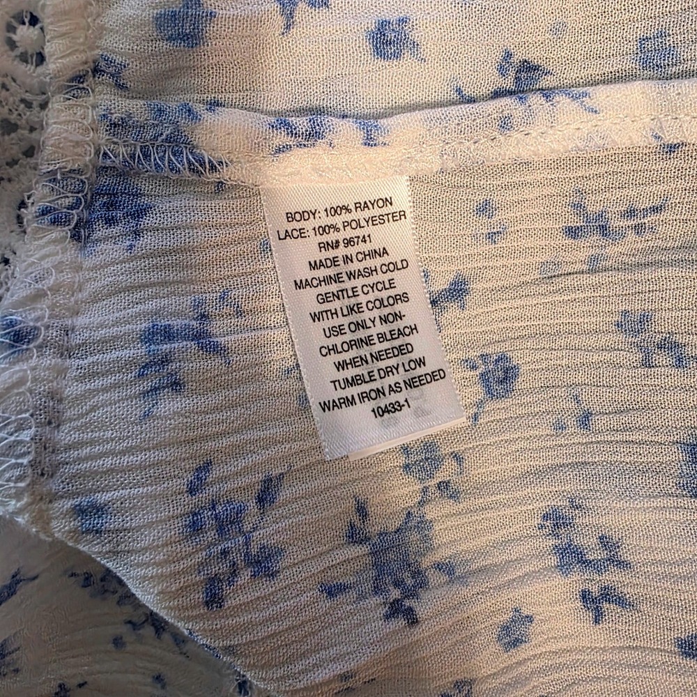 Arizona Jean Co Blue Floral Lace Trim Tie Front Crop Top Bell Sleeve Small NWT - Picture 7 of 7